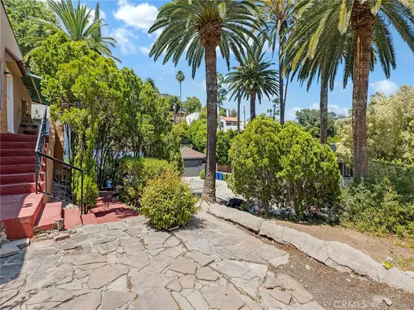 Los Angeles, CA 90068,6222 Glen Airy Street