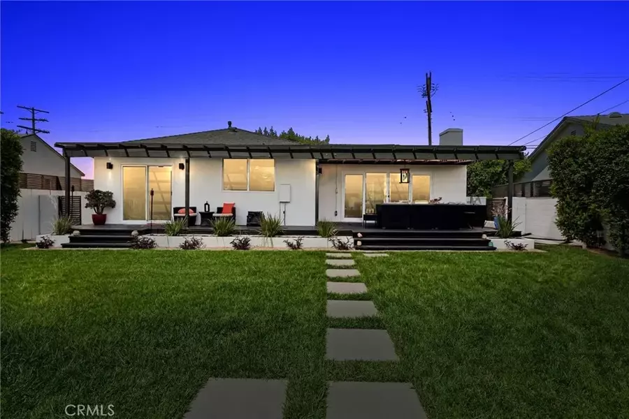 8114 Coldwater Canyon Avenue, North Hollywood, CA 91605
