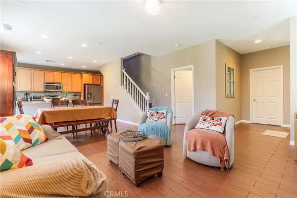 Northridge, CA 91325,17657 W Murphy Lane