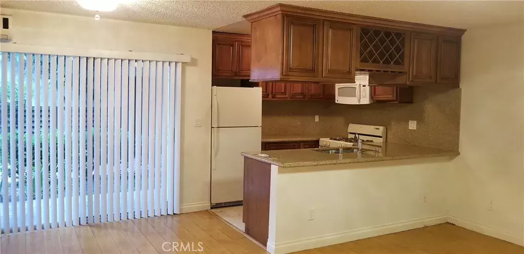 18530 Hatteras Street #102, Tarzana, CA 91356