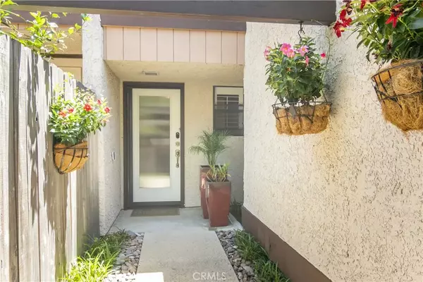 Newhall, CA 91321,24831 Apple Street #B