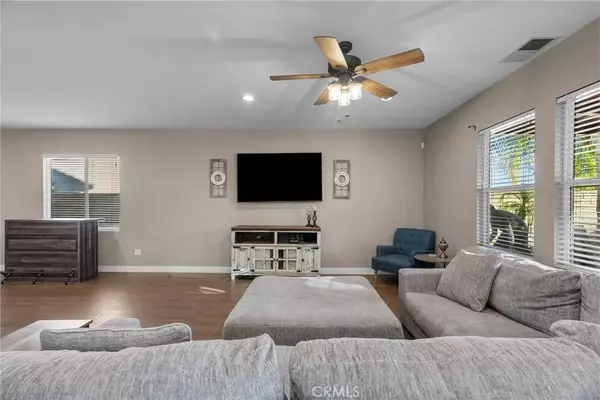 Castaic, CA 91384,28328 Alton Way