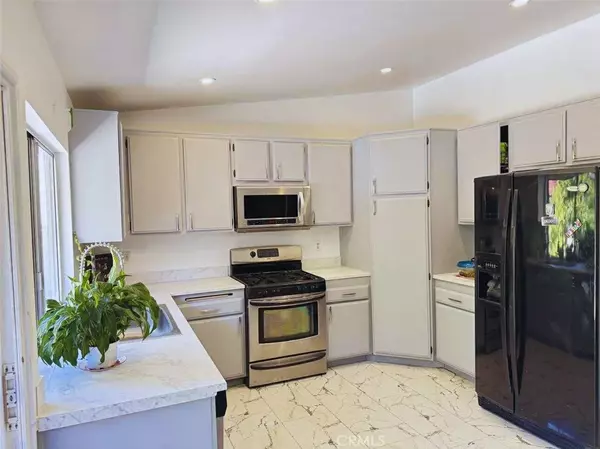Newhall, CA 91321,24389 La Glorita Circle