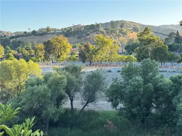 West Hills, CA 91307,24308 Highlander