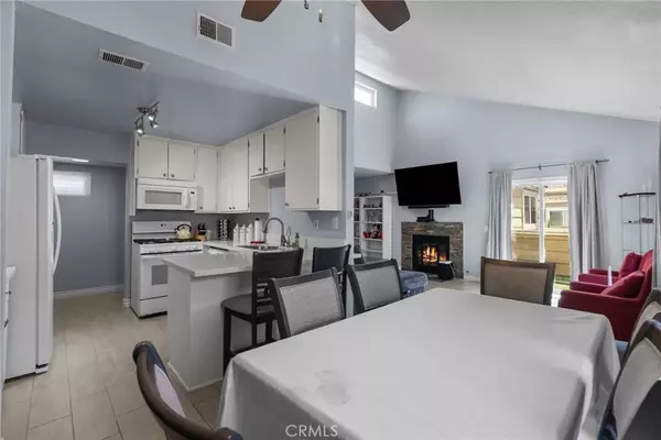 Castaic, CA 91384,31321 The Old Road #G