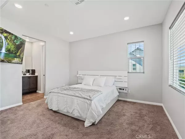 Valencia, CA 91381,27004 Trail View Ln.