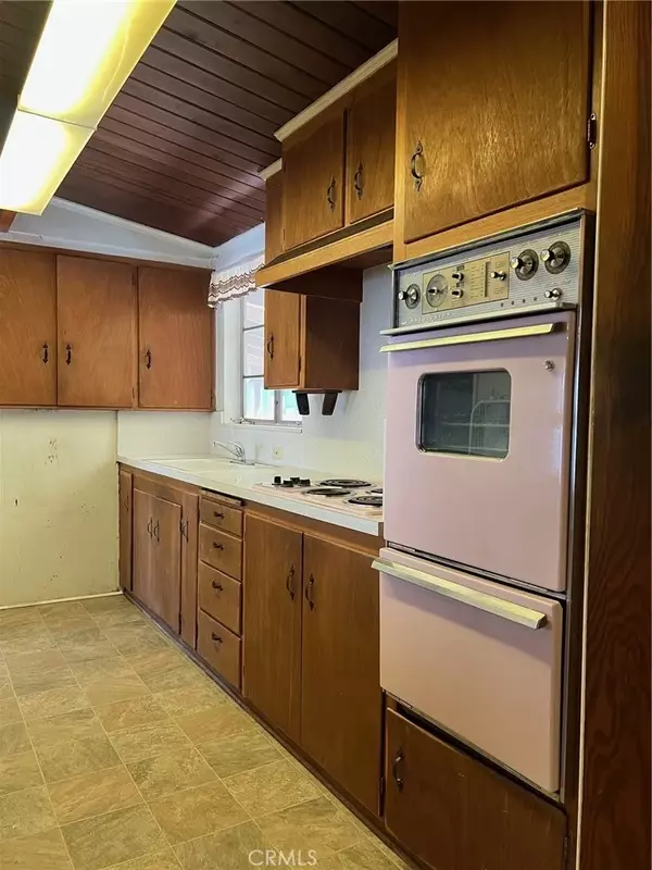 Panorama City, CA 91402,8165 Mammoth Avenue