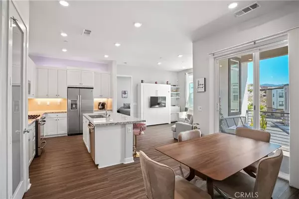 Valencia, CA 91381,26973 Prospector Road #302