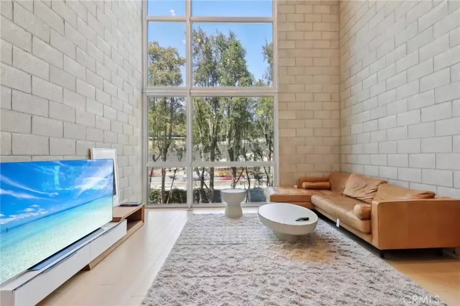 3450 Cahuenga Boulevard West #905, Los Angeles, CA 90068