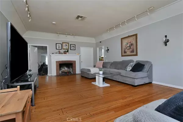 North Hollywood, CA 91601,5634 Camellia Avenue
