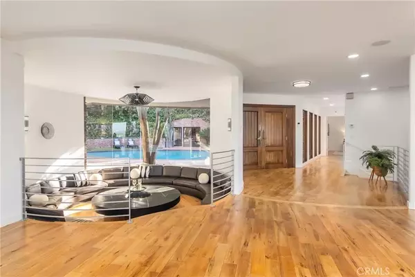 Sherman Oaks, CA 91423,3828 Alomar Drive