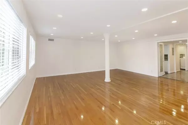 Los Angeles, CA 90027,1610 N Hoover Street