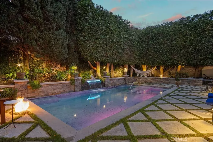 3158 Oakshire Drive, Los Angeles, CA 90068