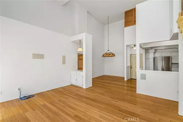 Sherman Oaks, CA 91401,5420 Sylmar Avenue #321
