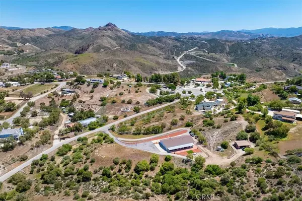Agua Dulce, CA 91390,13700 Summit Knoll Road