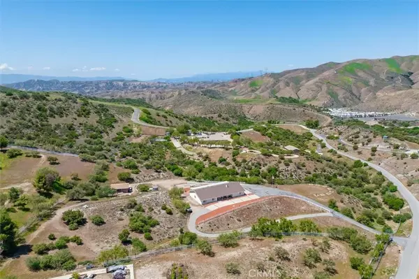 Agua Dulce, CA 91390,13700 Summit Knoll Road