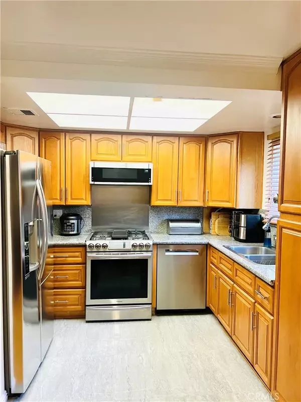 Reseda, CA 91335,18958 Sherman Way #19