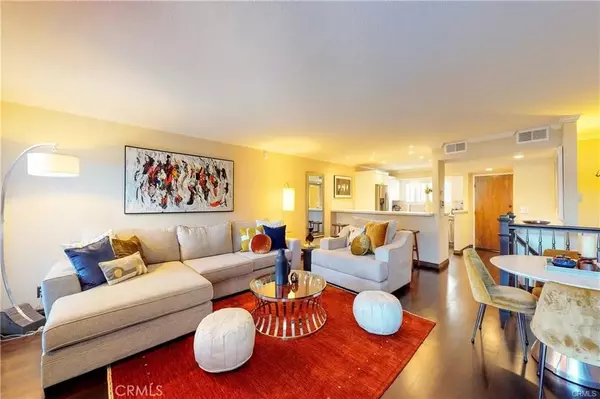 Sherman Oaks, CA 91403,4415 Saugus Avenue #208