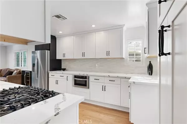 Encino, CA 91316,5920 Jellico Avenue