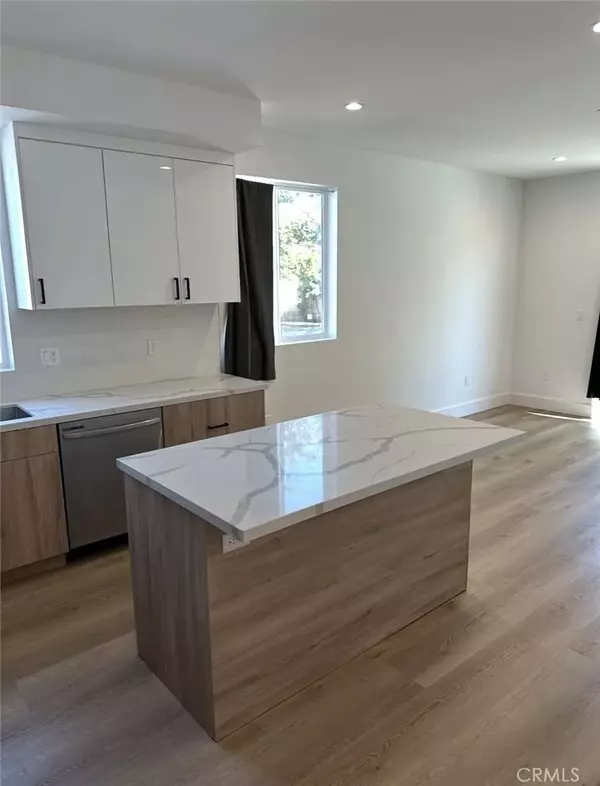 Van Nuys, CA 91401,14247 Sylvan Street