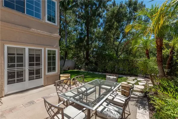 Westlake Village, CA 91362,946 Blue Mountain Circle