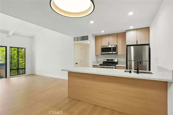 Canoga Park, CA 91304,8601 International Avenue #233