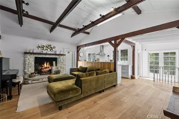 Los Angeles, CA 90068,7214 S Sycamore Trail