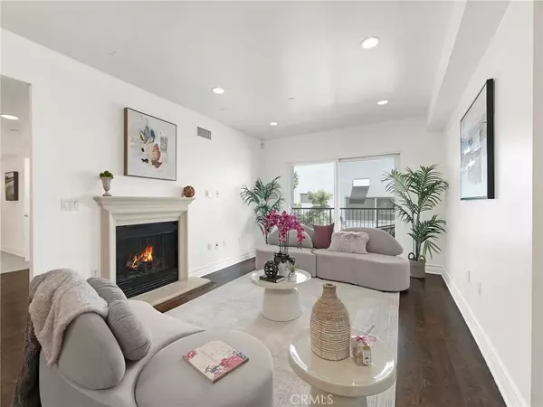Los Angeles, CA 90046,1319 N Detroit Street #203