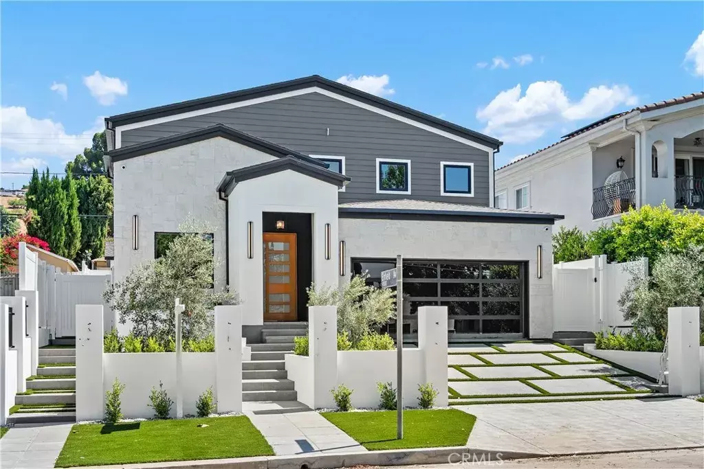 Encino, CA 91316,17962 Valley Vista Boulevard