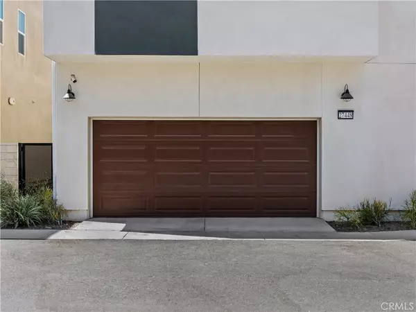 Valencia, CA 91381,27448 Pioneer Court