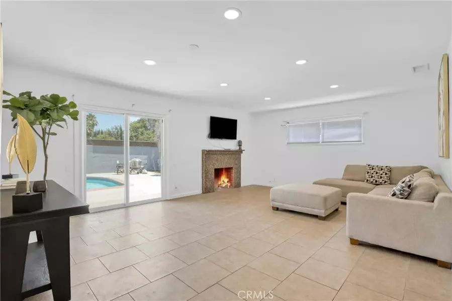 8438 Wystone Avenue, Northridge, CA 91324