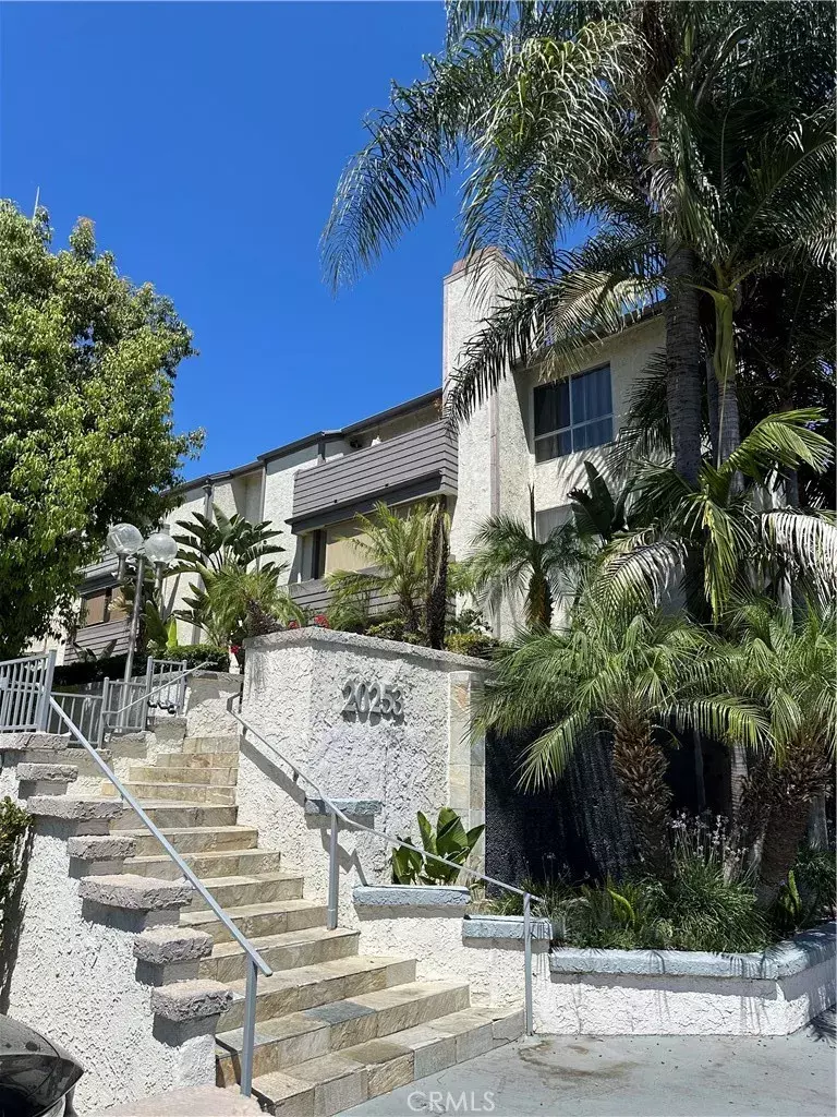 Winnetka, CA 91306,20253 Keswick Street #105