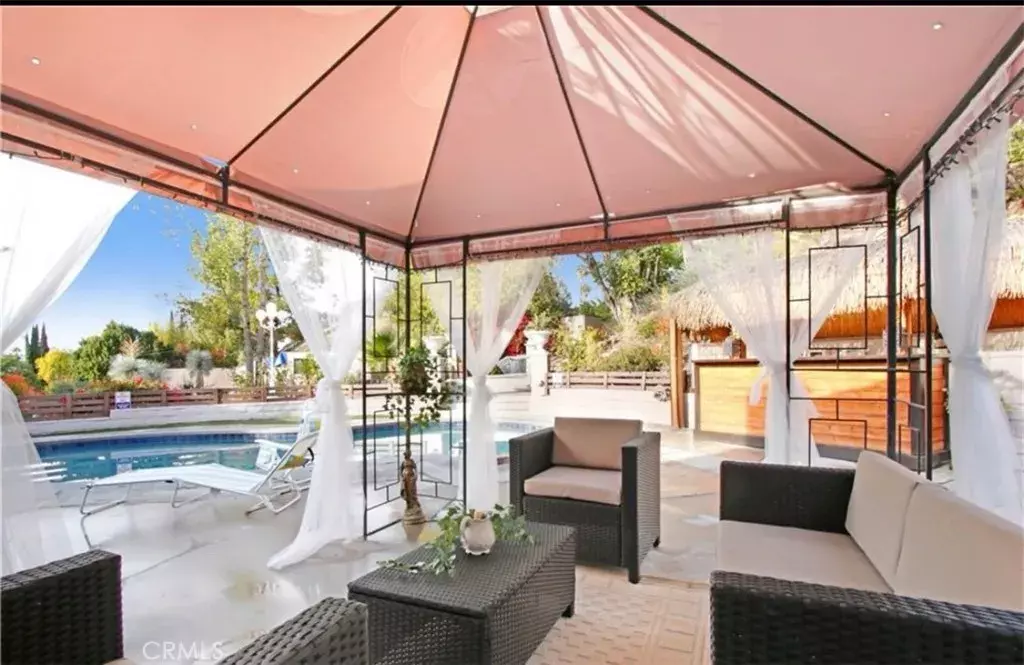 Woodland Hills, CA 91367,5694 Collins Place