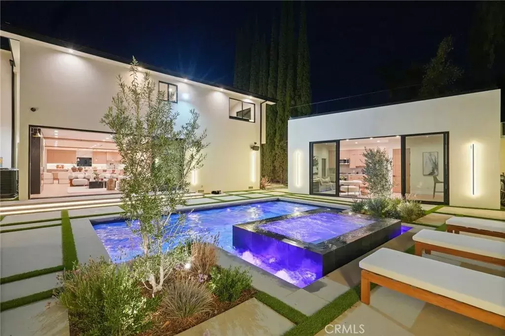 Encino, CA 91316,4551 Alonzo avenue