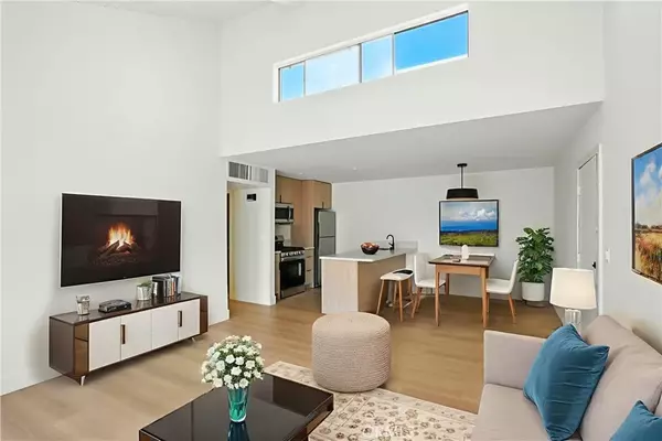 8601 International Avenue #233, Canoga Park, CA 91304