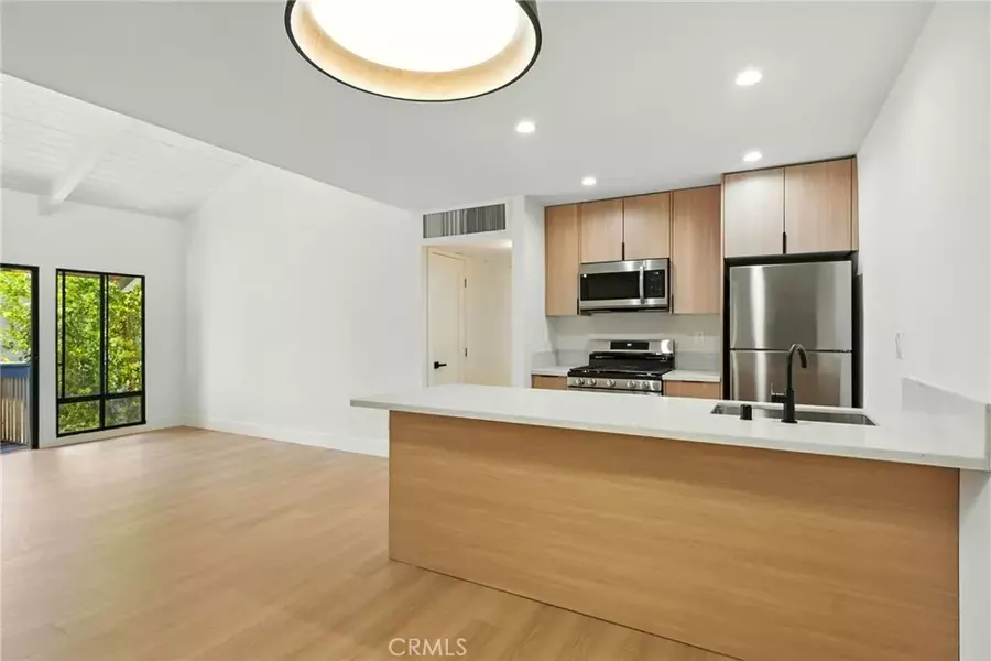 8601 International Avenue #233, Canoga Park, CA 91304