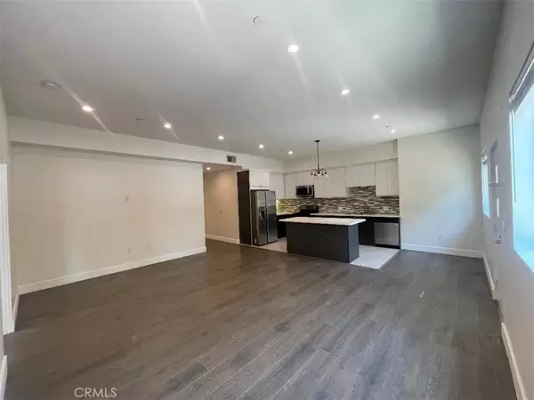 Lake Balboa, CA 91406,6445 Woodley Avenue #101