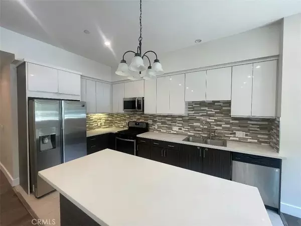 Lake Balboa, CA 91406,6445 Woodley Avenue #101