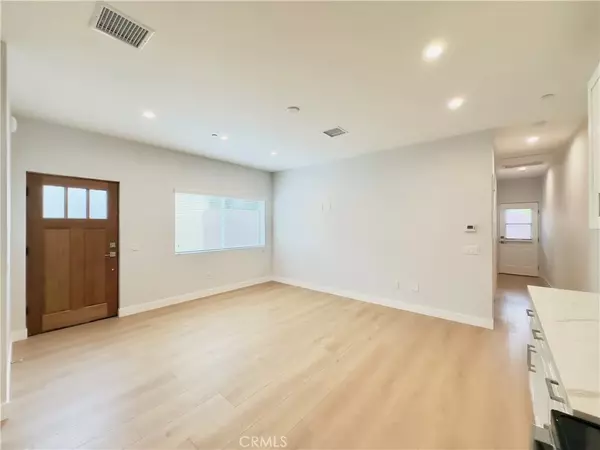 Lake Balboa, CA 91406,17522 Lemay Street