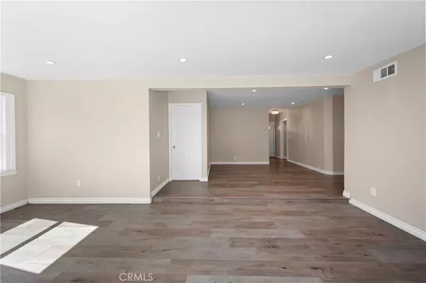 North Hollywood, CA 91605,7736 Bellaire Avenue