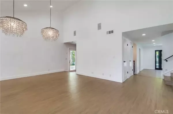 Valley Village, CA 91607,5528 Voletta Place