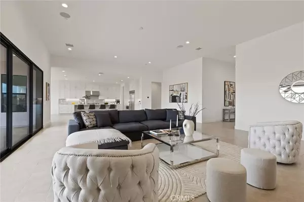 Valencia, CA 91354,30041 N Avenida Sierra Madre