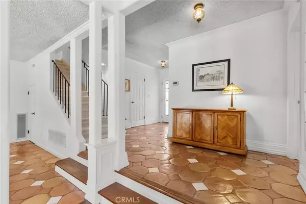 West Hills, CA 91304,23513 Schoenborn Street