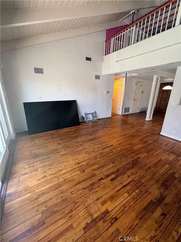 Lake Balboa, CA 91406,6913 Rubio Avenue