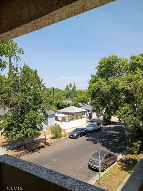 Tarzana, CA 91356,5644 Yolanda Avenue #3