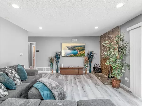Pacoima, CA 91331,12326 Glamis Street