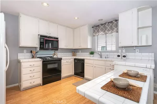 Reseda, CA 91335,18425 Saticoy Street #5