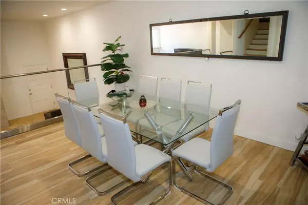 Encino, CA 91316,5229 Balboa Boulevard #32