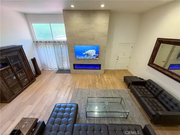 Encino, CA 91316,5229 Balboa Boulevard #32