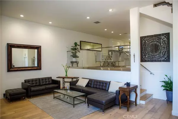 Encino, CA 91316,5229 Balboa Boulevard #32
